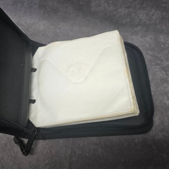 Case Logic Black CD Carrying Case Holds 24 DVD CD Music Movies - Picture 3 of 8